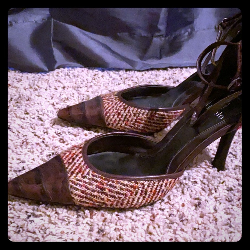 Ankle strap shoes